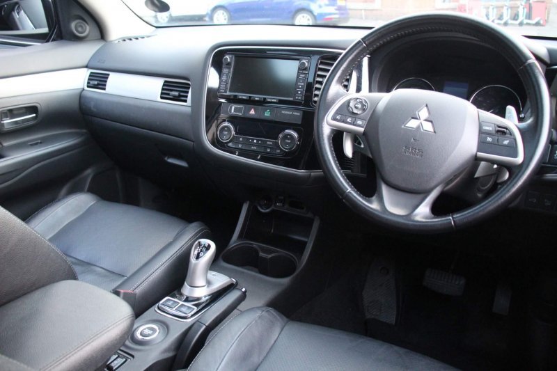 MITSUBISHI OUTLANDER