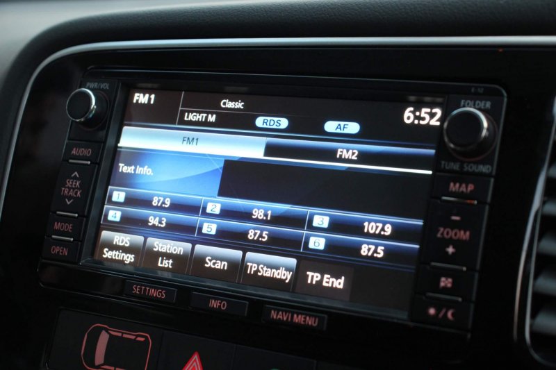MITSUBISHI OUTLANDER