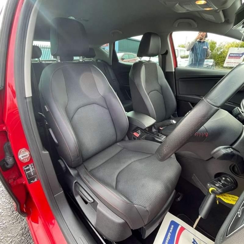 SEAT LEON