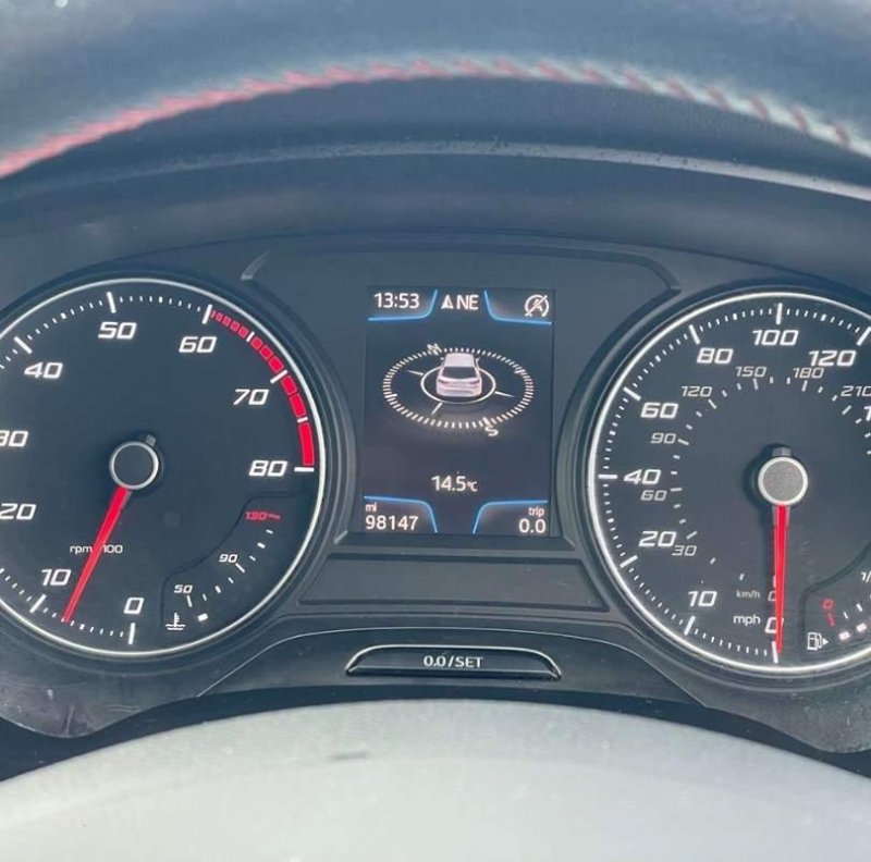 SEAT LEON