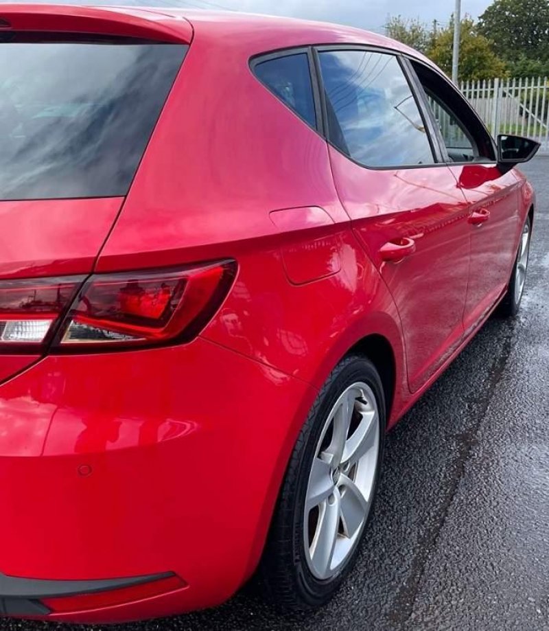 SEAT LEON