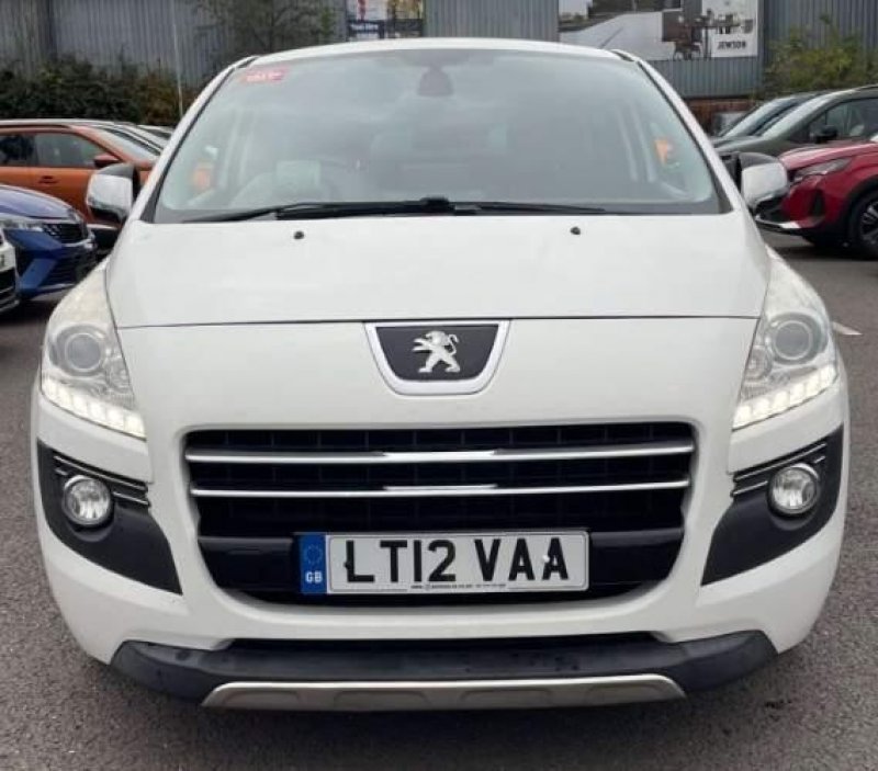 PEUGEOT 3008
