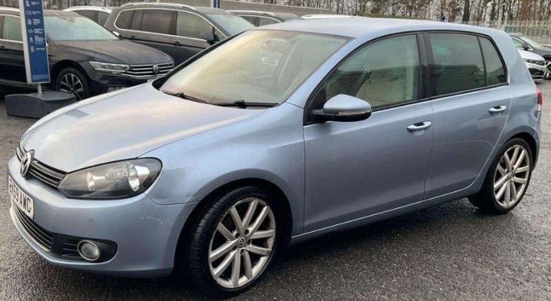 VOLKSWAGEN GOLF