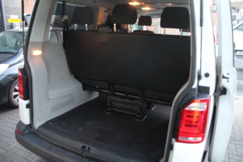 VOLKSWAGEN TRANSPORTER SHUTTLE