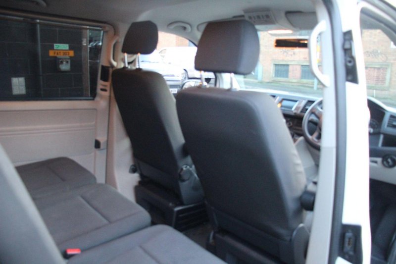 VOLKSWAGEN TRANSPORTER SHUTTLE