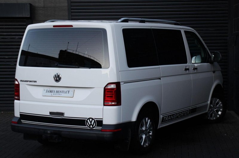 VOLKSWAGEN TRANSPORTER SHUTTLE