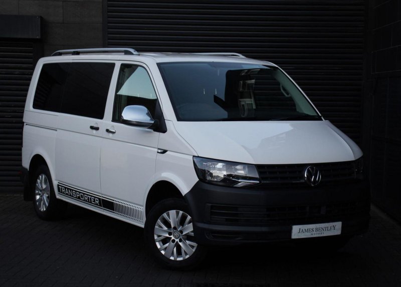 VOLKSWAGEN TRANSPORTER SHUTTLE