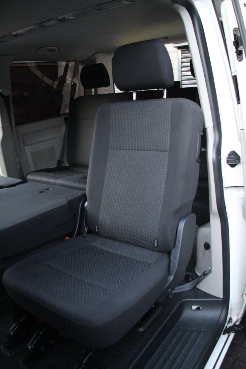VOLKSWAGEN TRANSPORTER SHUTTLE