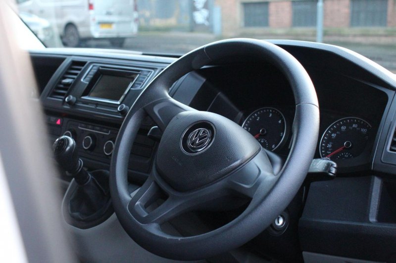 VOLKSWAGEN TRANSPORTER SHUTTLE