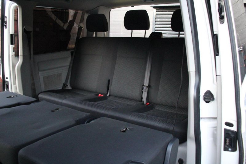 VOLKSWAGEN TRANSPORTER SHUTTLE