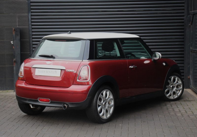 MINI HATCH