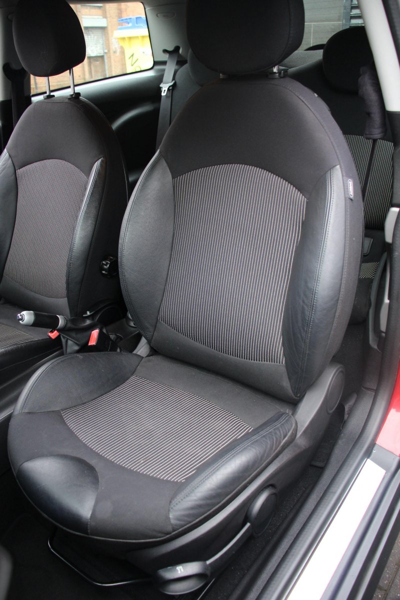 MINI HATCH