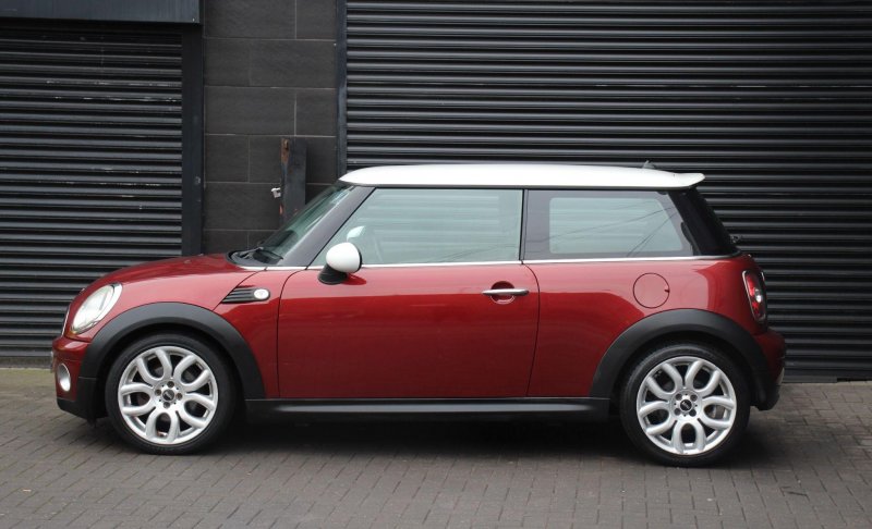 MINI HATCH