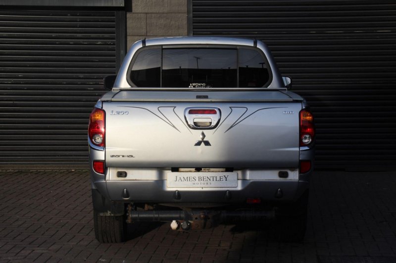 MITSUBISHI L200