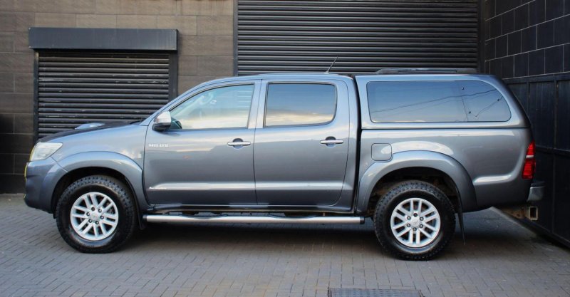 TOYOTA HILUX