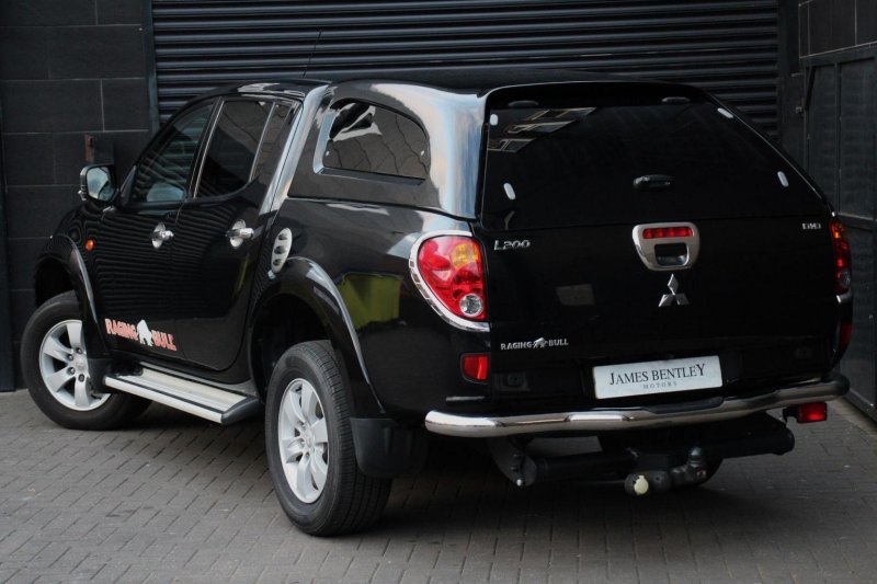 MITSUBISHI L200